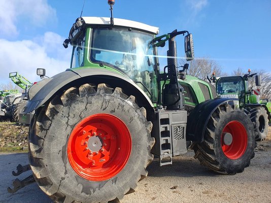 Tracteur agricole Fendt 824 Vario S4