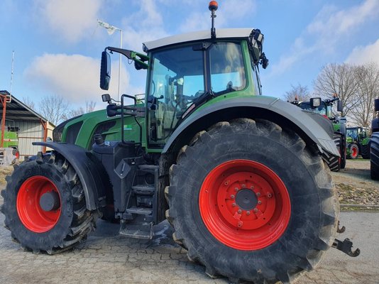 Tracteur agricole Fendt 824 Vario S4