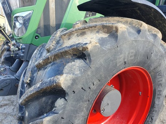 Tracteur agricole Fendt 824 Vario S4